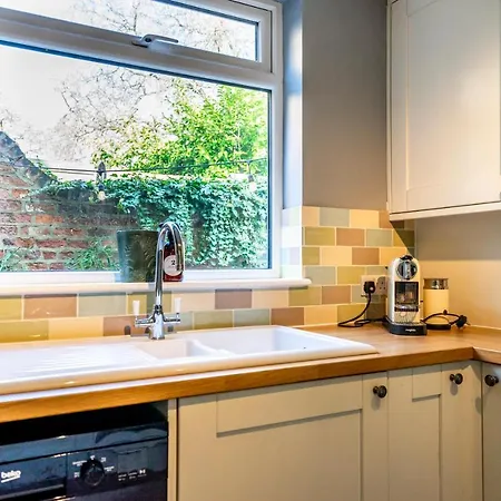 46 Nunnery Lane Tatil Evi *